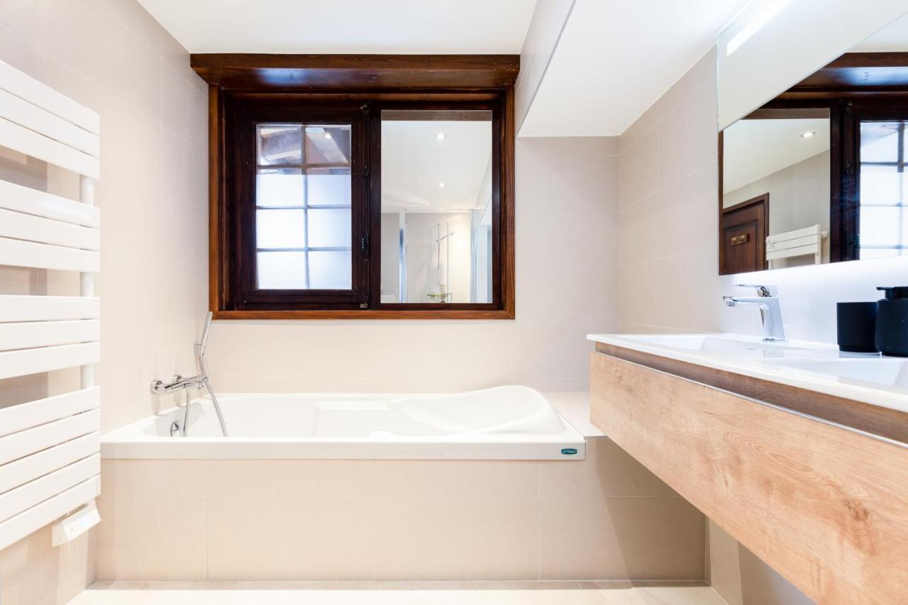 Chalet Les Praz - 280Sqm - Sauna Cinema Fitness - 5 Bedrooms In Heart Of Les Praz - By Cozee Rentals Chamonix ภายนอก รูปภาพ