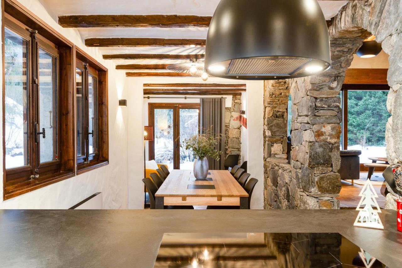 Chalet Les Praz - 280Sqm - Sauna Cinema Fitness - 5 Bedrooms In Heart Of Les Praz - By Cozee Rentals Chamonix ภายนอก รูปภาพ